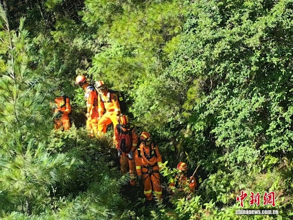 Chinese rescue team heads to Gyirong Port, Aug. 28, 2026. (Photo: China News Service/ Zheng Lijun)