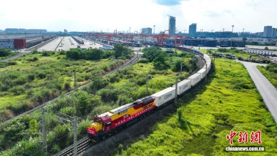 A mixed public-block train of the China-Europe Railway Express (Chengdu) southern route departs from Chengdu International Railway Port. (Photo: Chengdu International Railway Port)