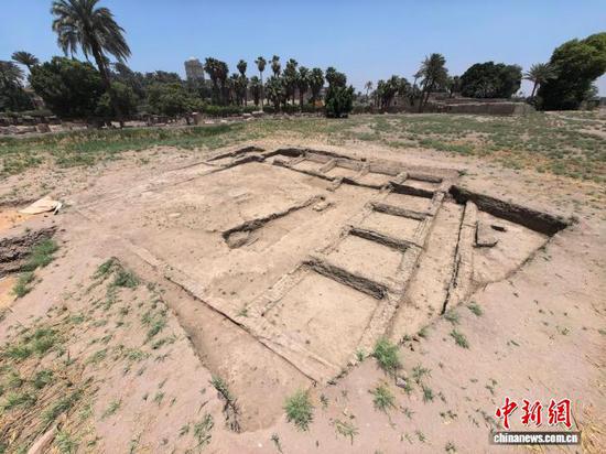 Photo shows the site of the ancient Temple of Sekhmet in Mit Rahina, Giza Province, west of the Egyptian capital Cairo. (Photo provided to China News Service)