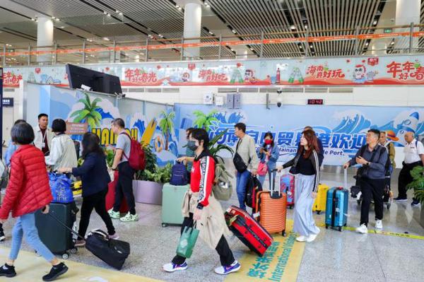 Inbound passengers arrive at Haikou Meilan International Airport in Hainan Province on January 17, 2026. (Photo: China News Service)
