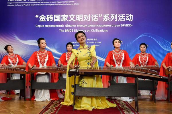 Artists from China play classic works of BRICS countries on traditional Chinese musical instrument guzheng in Kazan, Russia, Sept. 24, 2024. (Xinhua/Cao Yang)