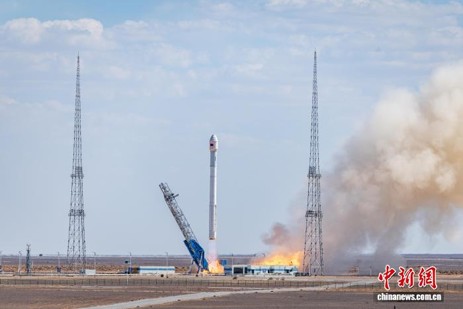 China's Zhuque-2E rocket launches 10 satellites in one go