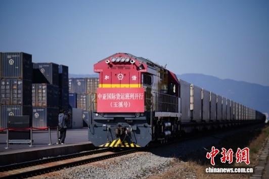 A freight train on the China-Laos Railway waits for departure in Yuxi, Yunnan on Jan. 26, 2026. (Photo: China News Service/Liu Ranyang)