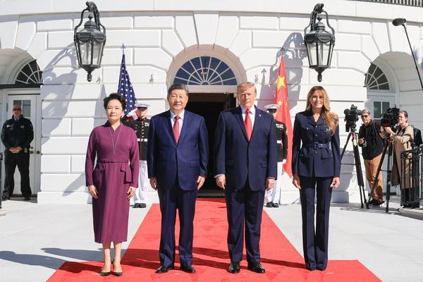 Chinese President Xi Jinping and his wife Peng Liyuan, together with U.S. President Donald Trump and his wife Melania Trump, pose for a group photo at the White House in Washington, D.C., the United States, Sept. 25, 2026. Chinese President Xi Jinping and his wife, Peng Liyuan, had a chat over tea with U.S. President Donald Trump and his wife, Melania Trump, on Friday. (Xinhua/Ding Lin)