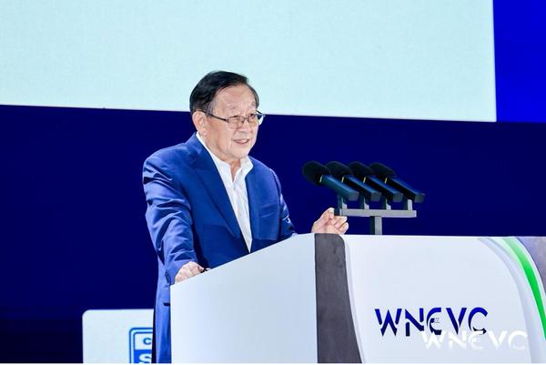 Wan Gang, president of WNEVC, delivered a keynote speech at the 2026 World New Energy Vehicle Congress in Haikou, Hainan.