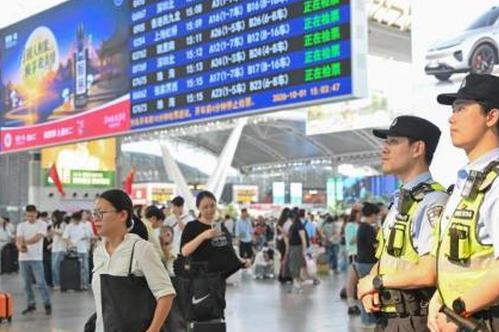 Guangzhou South Railway Station sets record with more than 1 million daily passenger trips
