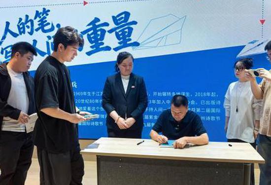 Award-winning poet Wang Jibing continues delivering food, finding poetry in everyday life
