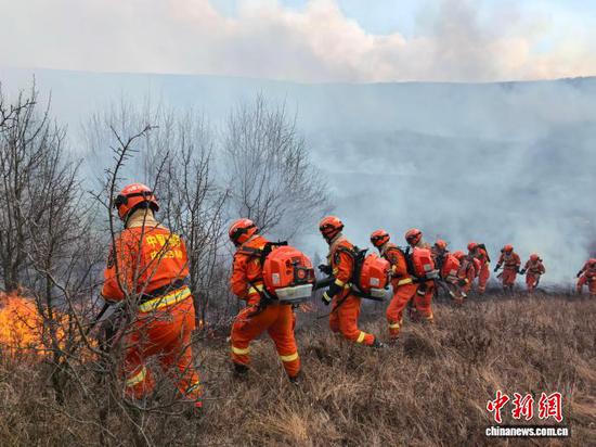China contains wildfire along 330-km stretch of border with Mongolia