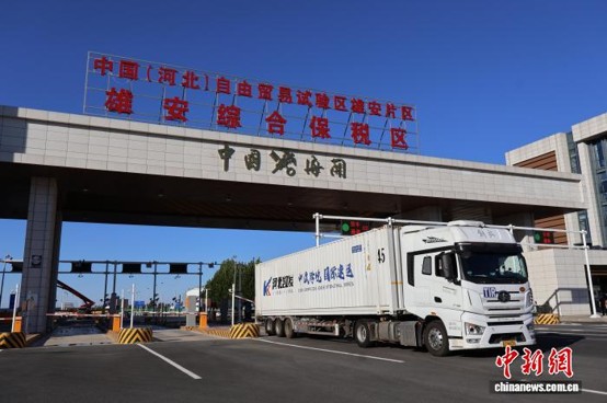 A truck departs from Xiong’an Comprehensive Bonded Zone, Oct. 13, 2026. (Photo: China News Service/Zang Pan)