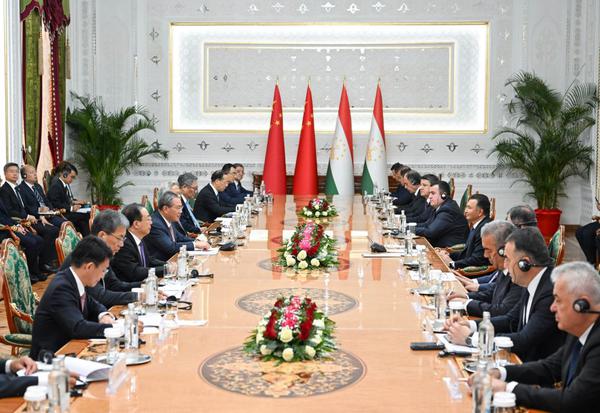 Chinese Premier Li Qiang holds talks with Tajik Prime Minister Kokhir Rasulzoda in Dushanbe, Tajikistan, Oct. 18, 2026. (Xinhua/Zhang Ling)