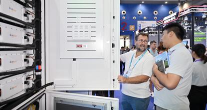 New energy products draw overseas buyers at 140th Canton Fair