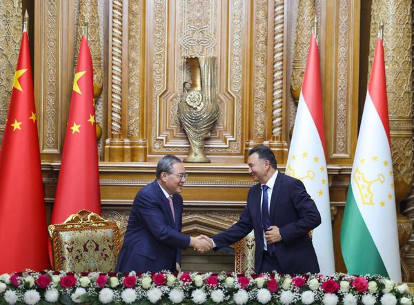 Chinese Premier Li Qiang holds talks with Tajik Prime Minister Kokhir Rasulzoda in Dushanbe, Tajikistan, Oct. 18, 2026. Following the talks, the two sides witnessed the signing of multiple documents covering infrastructure development, education, anti-corruption and standardized cooperation. (Xinhua/Ding Lin)