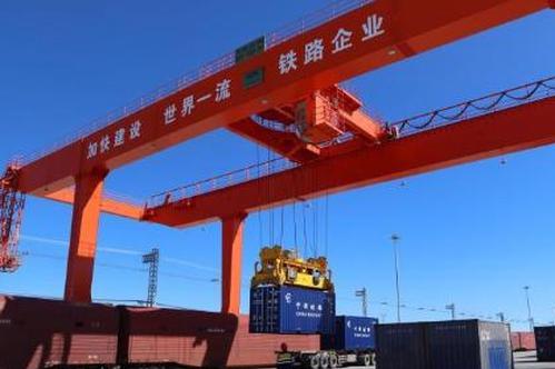 China's national railways transport 3.05 billion metric tons of freight in first three quarters