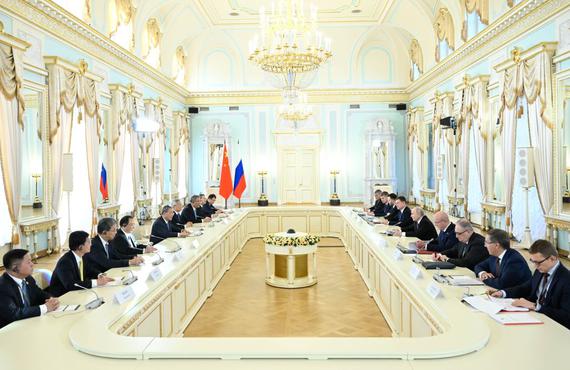 Chinese Premier Li Qiang meets with Russian President Vladimir Putin in St. Petersburg, Russia, Oct. 21, 2026. (Xinhua/Shen Hong)