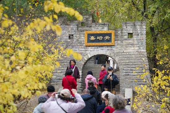 Miniature replica of ancient Great Wall reopens in Harbin