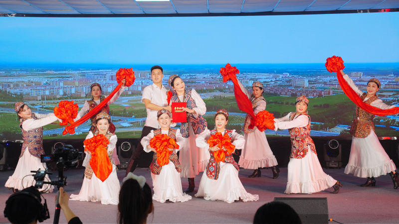 黄梅戏《夫妻观灯》。