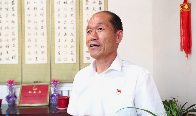 永宁县闽宁镇福宁村党支部书记谢兴昌(摄于2020年6月30日)