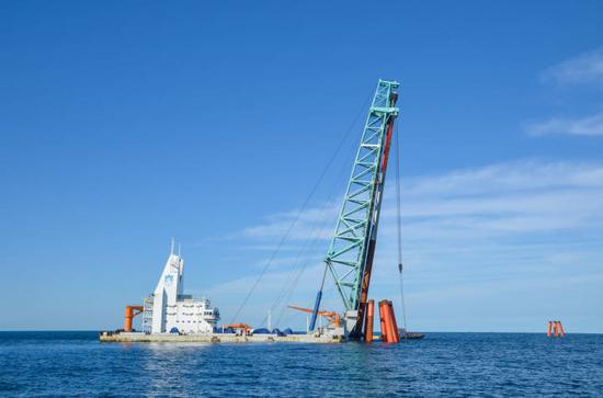 施工中的华能苍南4号海上风电项目.虞安兵 摄