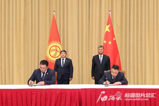 马兴瑞艾尔肯吐尼亚孜会见吉尔吉斯斯坦总理阿扎帕罗夫