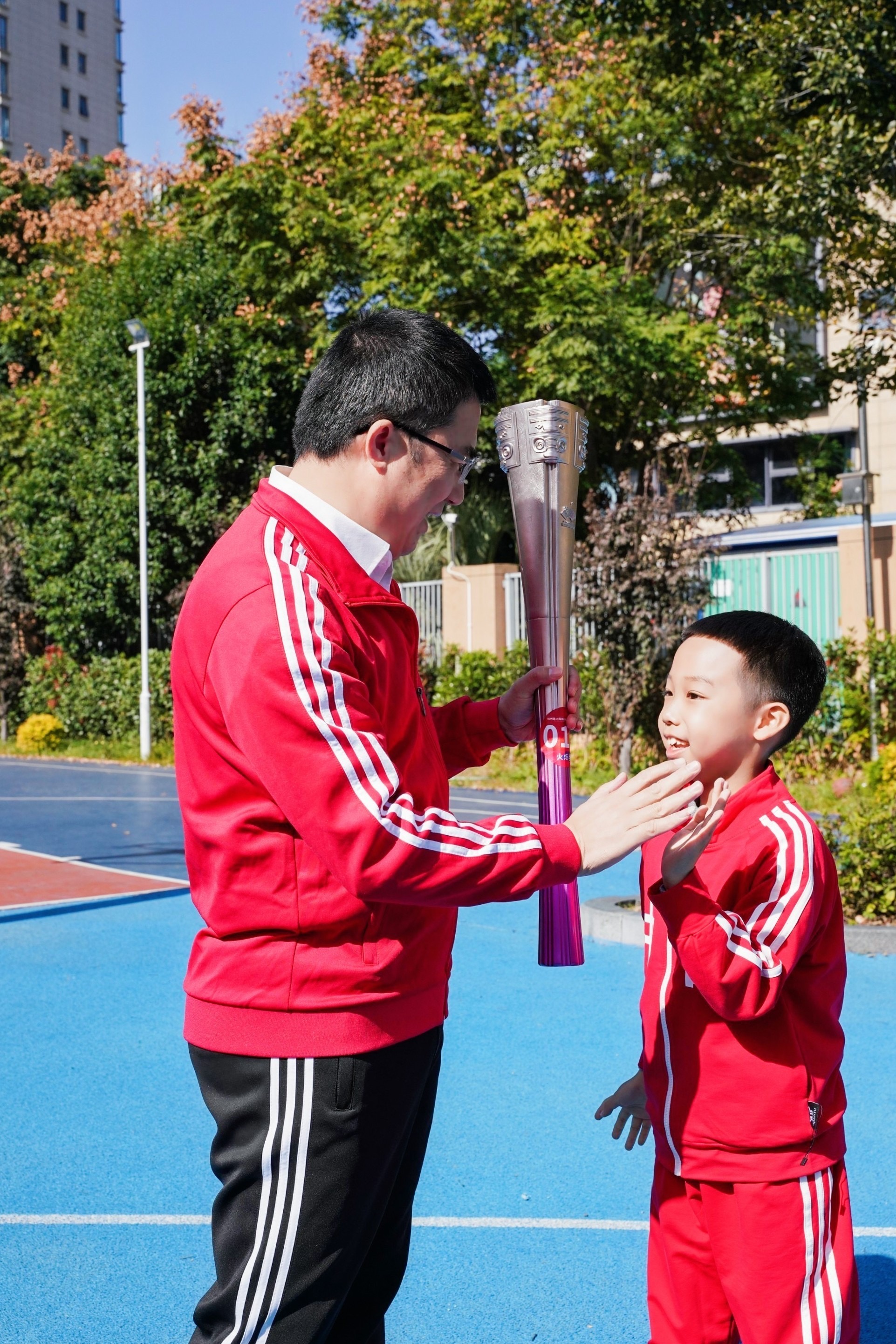 这所小学运动会燃炸