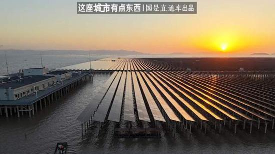 2024年11月27日，浙江省温州市乐清湾“渔光互补”光伏发电项目基地建设现场。a target='_blank' href='/'中新社/a发 蔡宽元 摄