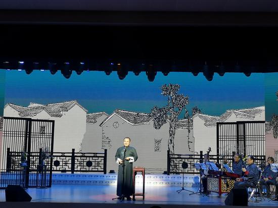 金一戈表演杭州小热昏《杭州奇案》. 童笑雨 摄