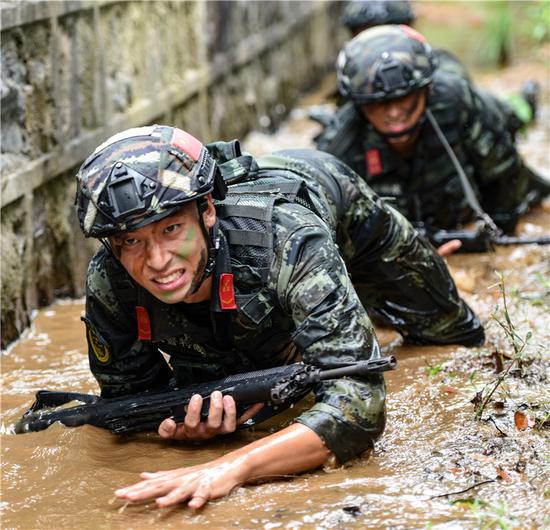 武警宁波支队开展强化训练 锻造综合作战能力(图)