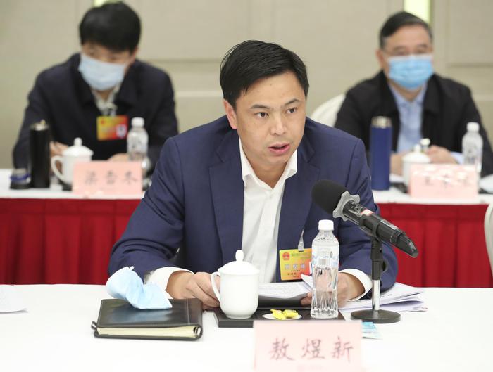 德清县委书记敖煜新.张剑 摄