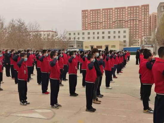 新疆轮台县第二小学召开毕业班动员会