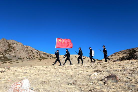 新疆边防警察图片