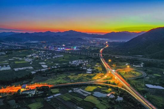 美丽城镇样板镇丨新建镇五美建设系列之一擦亮生态底色打造功能便民