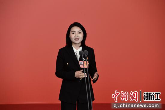 党代会代表,杭州市淳安县枫树岭镇下姜村党总支书记,村委会主任姜丽娟