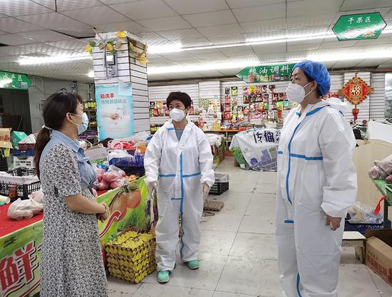 衝鋒在前抗疫有我烏魯木齊湖州路東社區築起戰役防護牆