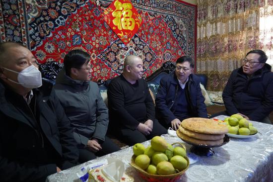 州党委常委,市委书记李承刚, 巴州人大常委会副主任,总工会主席赵文纪