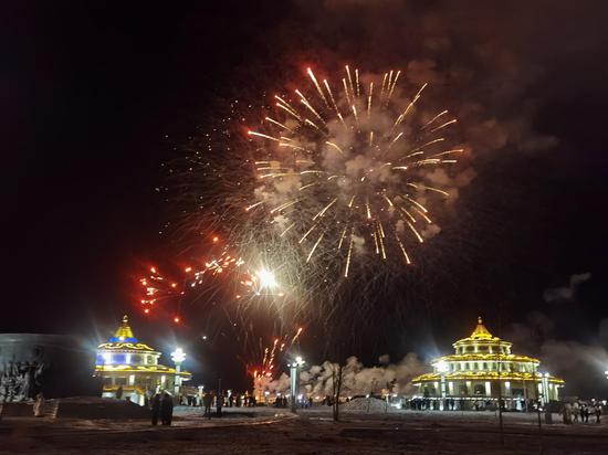 和布克赛尔烟花节璀璨开幕 盛况空前