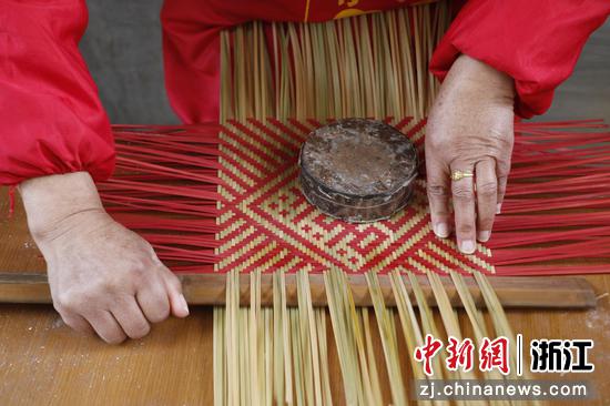 浙江安吉:传承竹编非遗文化 助力村民实现家门口就业-中国新闻网-浙江新闻