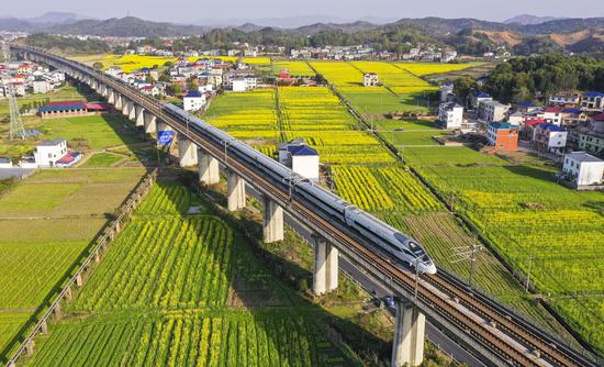 中国高铁火到欧洲！开通一周年，改变了什么？
