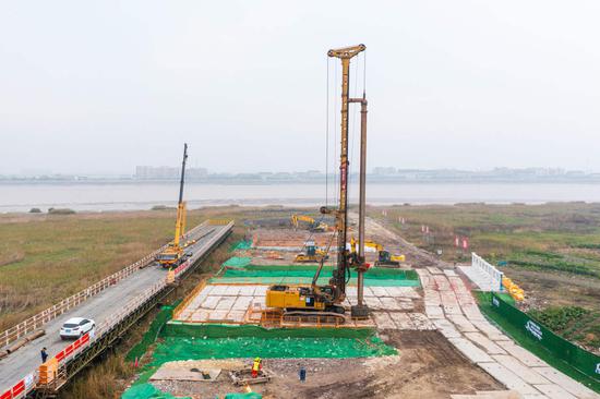启动瑞湖高速飞云江1号特大桥开始桩基施工