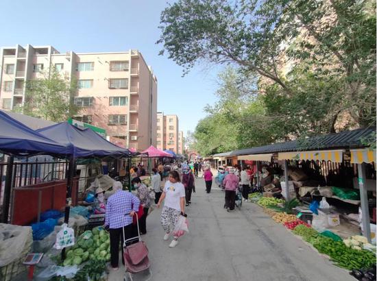 库尔勒市新城街道:百姓市场为群众生活"加码"-中新网·新疆