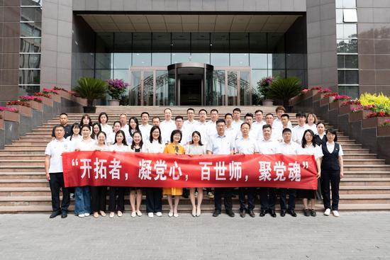 中建天海物业联动设计分公司与自治区党校开展党建共建活动