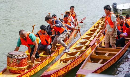 库尔勒龙舟队练兵备赛破浪争先迎端午