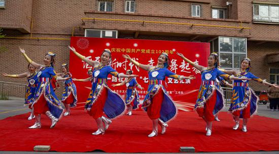 近日,北京路街道呈祥社区以"不忘初心跟党走,同心共筑中国梦"为主题