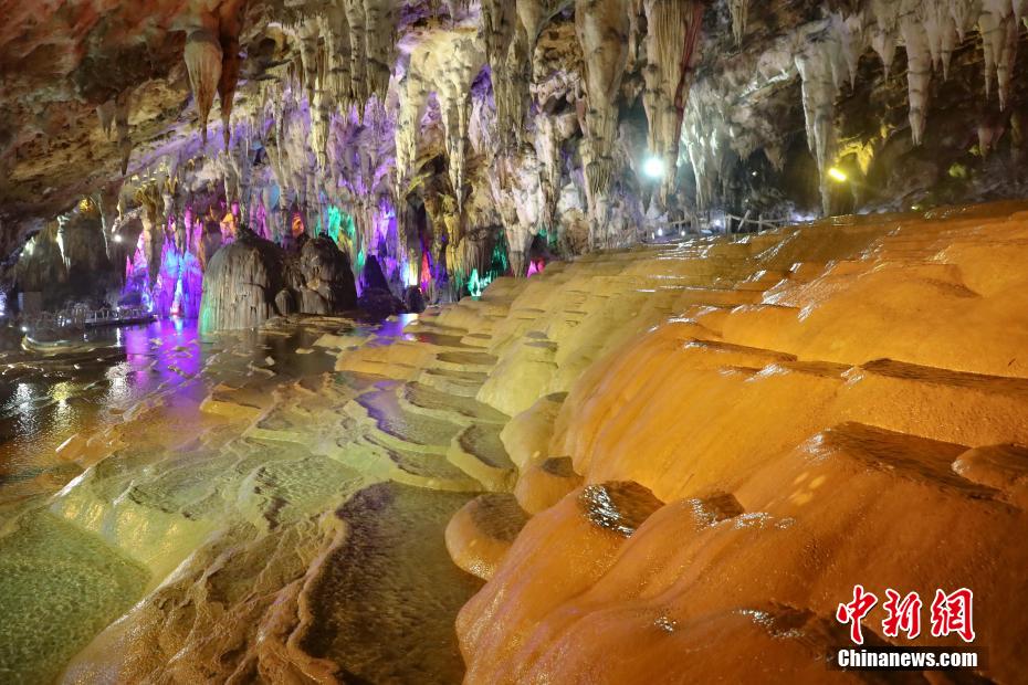 广西德保吉星岩:场景梦幻似地心漫游 