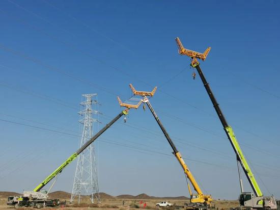 盛源公司首次采用移动式伞形跨越架助力博州电网建设