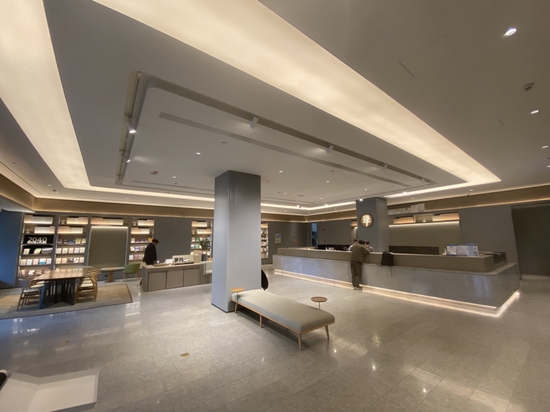 简约的纯色配色深刻诠释了全季酒店的"感受东方的自然得体"标语理念