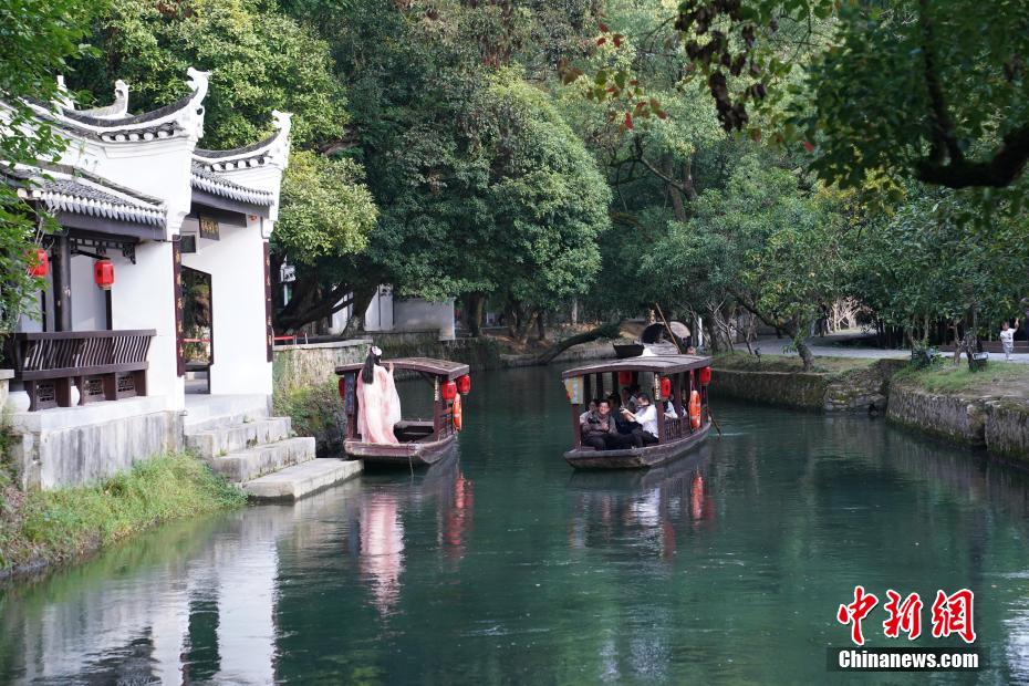 外媒广西探访"世界古代水利建筑明珠"灵渠 - 中新网广西新闻