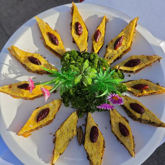 若羌县举办第十七届楼兰文化红枣节美食展