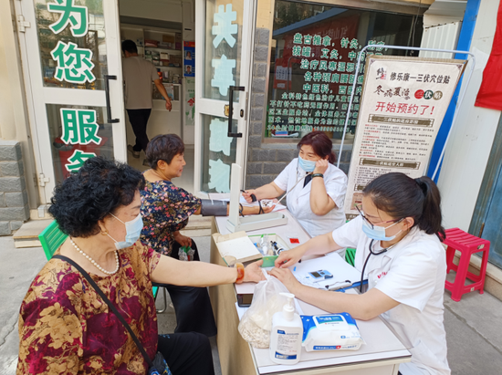 乌鲁木齐市水磨沟区党建引领家门口养老服务用情托起幸福夕阳红
