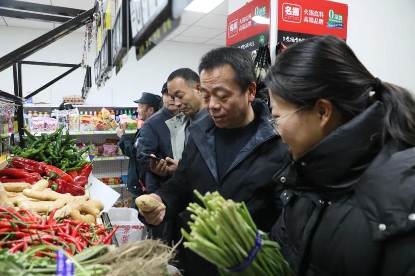 买菜不用东奔西走乌鲁木齐经开区社区把蔬菜店开到居民家门口