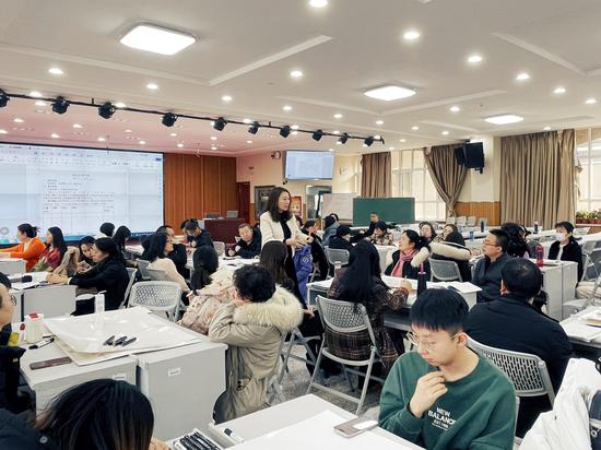 新疆师范大学附属中学开展学习共同体深度学习研修培训